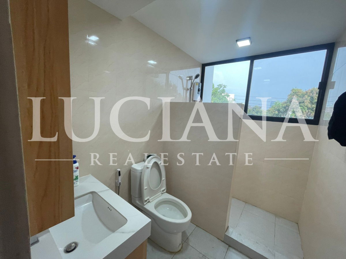 picture ð 3-bedroom townhouse for rent in Huai Khwang - Inthamara - Suthisan. Prime location with convenient access via multiple routes. - 9/10