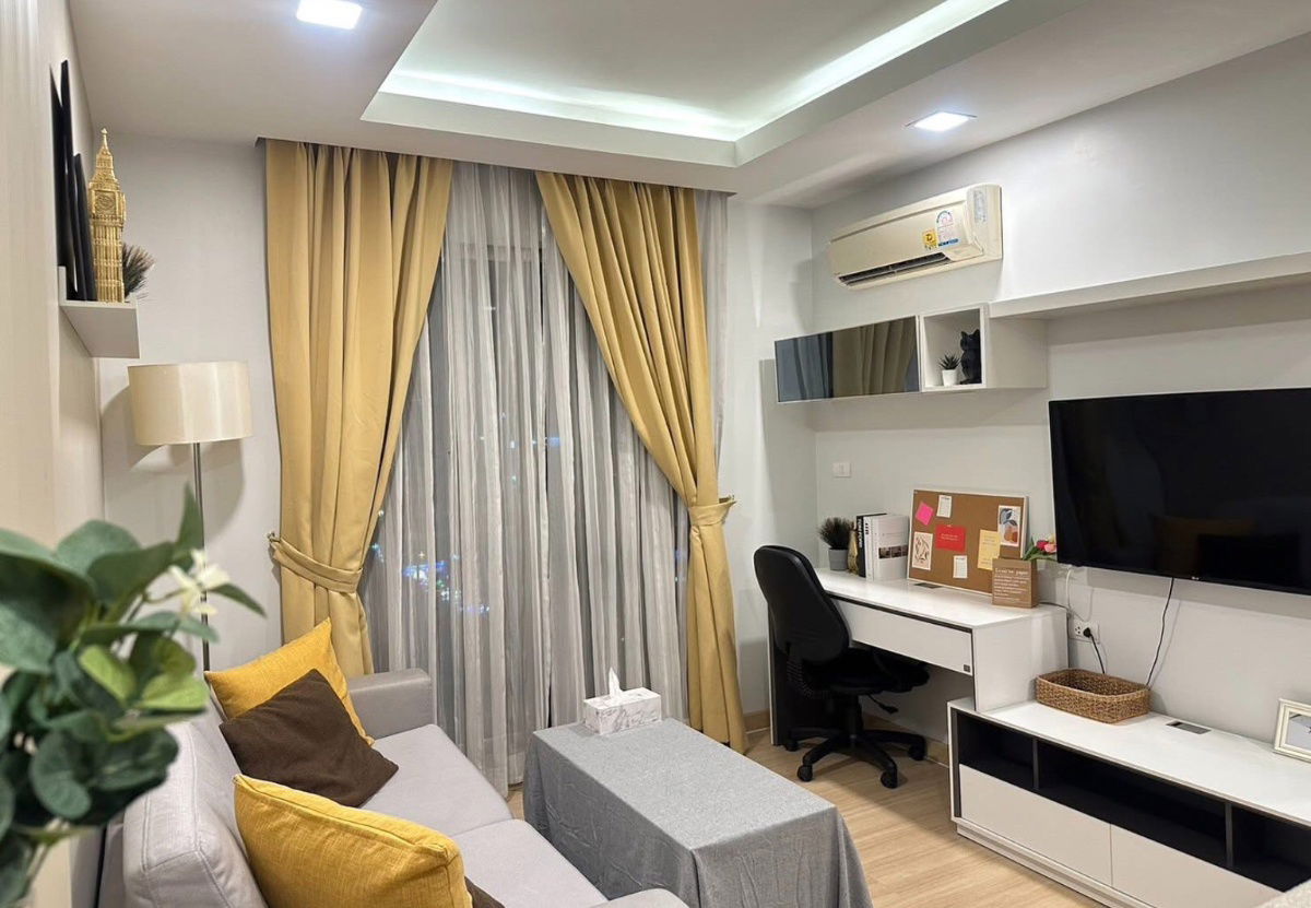 picture  Thru                      Thonglor  - 1/10