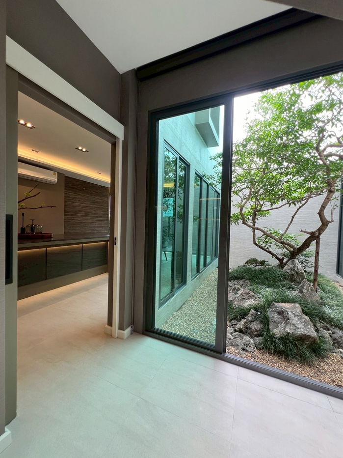 picture Two storey house for rent with 3 bedrooms, 4 toilets and 1 kitchen. - 3/33