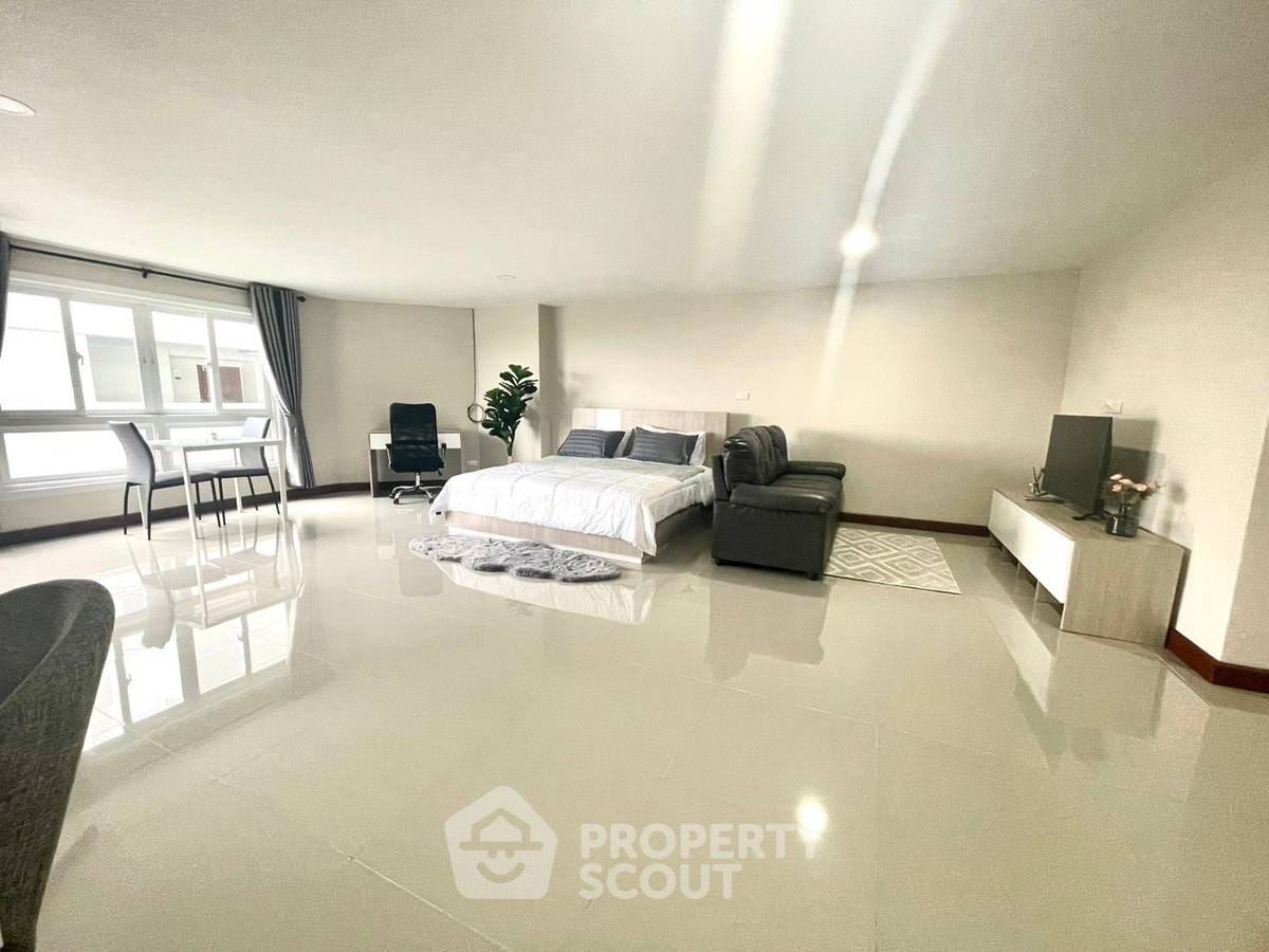 picture Studio Condo at Grand View Condo close to Baan Amphur (ID 1444051) - 6/17