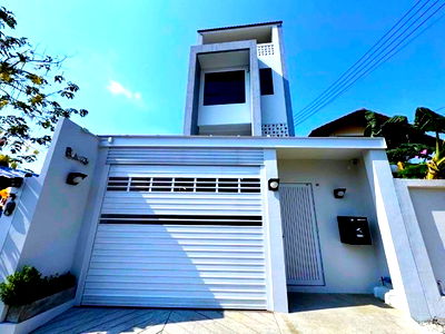 Houses for rent Wang Thonglang : Lat Phrao 52-62 3.5-story detached house for rent Newly built modern minimalist style 402sq.m. 102 s