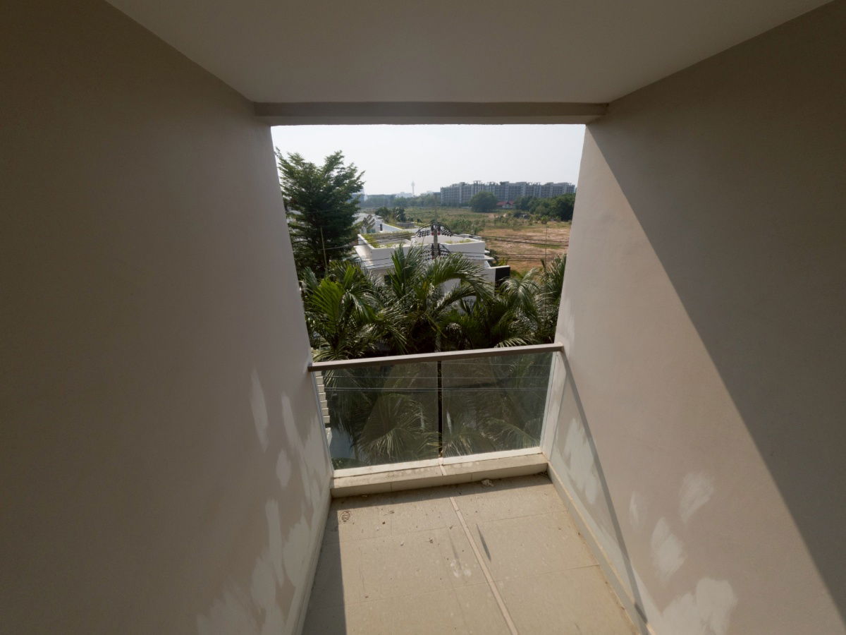 picture For Sale – “Laguna Beach Resort 3 The Maldives” | Fully Equipped Facilities, Perfect for Living & Relaxation | 38 sq.m. - 13/19