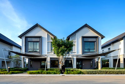 บ้านแฝด ปทุมธานี : บ้านตัวอย่างพร้อมอยู่ แต่งครบ พร้อมเฟอรฟอร์บิ้วอิน🏡