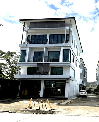 ขายโฮมออฟฟิศ : ขาย Home Office โครงการ THE RICO 	สูง 3 ชั้น ครึ่ง (มีชั้นลอยต่อเติมเอง)