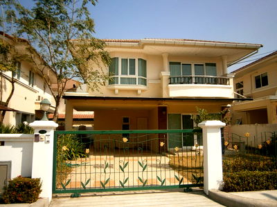 Houses for rent : A detached house two story for rent  3 bedrooms and 3 toilets in house estate