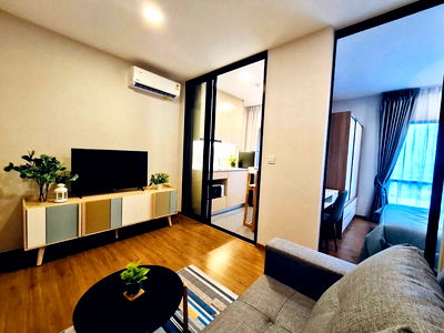 Condos for rent Bang Kapi : Airport link Ramkhamhaeng 900 m Price  18,000 Baht Condo Metris Rama 9-Ramkhamheang ( Rental )