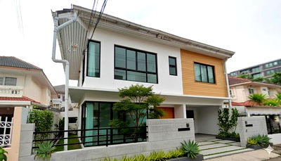 Houses for rent Lat Phrao : 5bed Nakniwas 40-48 MRT ChokChai4 3.1 km. For rent: 2-story renovated detached house 260 sq.m. 65 sq