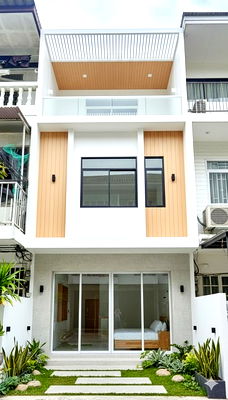 Shophouses for rent Soi Sukhumvit 71 : BTS BangChak 300m. Sukhumvit91-99 commercial building for rent 3-storey newly renovated 16sq.wa.