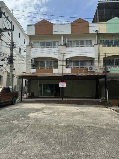 ขายอาคารพาณิชย์ 3 ชั้น 2 คูหาติด หลังมุม ทำเลดี เดินทางสะดวก อำเภอบางละมุง จังหวัดชลบุรี