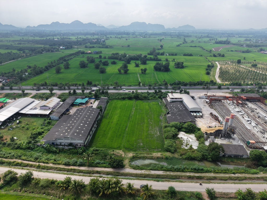 รูป เจ้าของขายเอง ที่ดินแปลงสวย 5 ไร่ 1 งาน 29 วา. ติดถนนใหญ่ 4 เลน (ถนนเพชรเกษม สายปากท่อ - ราชบุรี)เหมาะสำหรับสร้างโรงงาน โกดัง  อ.ปากท่อ ราชบุรี - รูปที่ 17/39