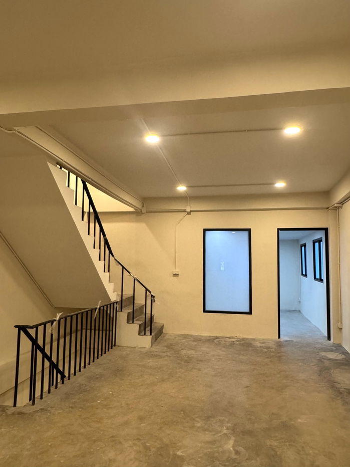 รูป 🏢 ให้เช่าอาคารพาณิชย์ติด BTS ปุณณวิถี (เช่าระยะยาว)  ✨ ทำเลทอง ใจกลางสุขุมวิท เดินทางสะดวก เหมาะสำหรับทำออฟฟิศ โชว์รูม หรือร้านค้า ✨ - รูปที่ 8/15