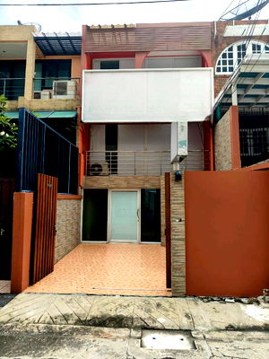Home office for rent Soi Thong Lor Pier : Townhome in Thonglor for rent  business allowed ( SPSEVE1400 )