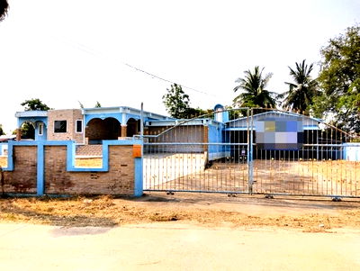 Houses for sale Sawang Arom Uthai Thani : FOR SALE  HOUSE PROPERTY  1550000 BAHT.