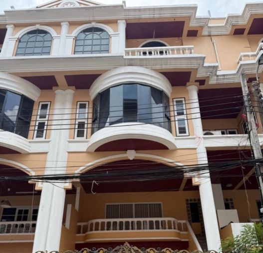 Thong Lo Classic Home