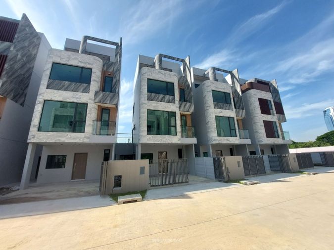 บ้านแฝดแนวคิดใหม่แบบ Leasehold บนถนนรัชดา -พระราม9