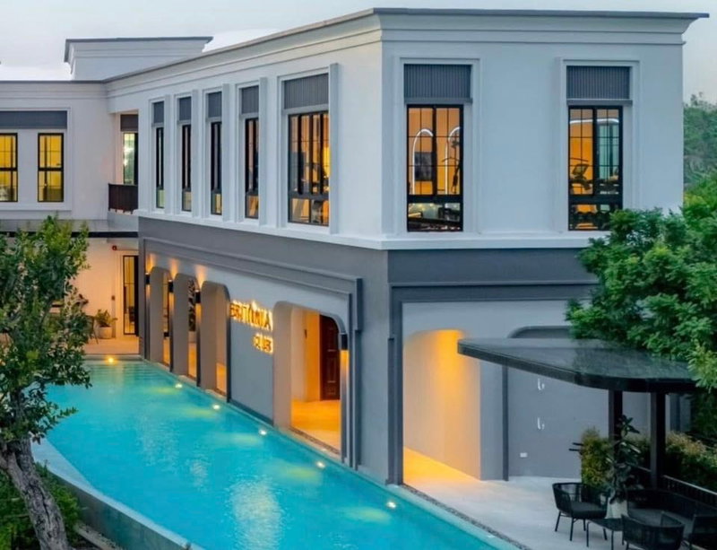 บ้านเดี่ยวให้เช่า : บริทาเนีย บางนาศรีวารี  บ้านหัวมุมสุดซอย – ทำเลพิเศษ เงียบสงบ เป็นส่วนตัว   ข้างบ้านไม่ติดใคร เพื่อนบ้านน่ารัก บรรยากาศร่มรื่น เหมาะกับการพักอาศัย