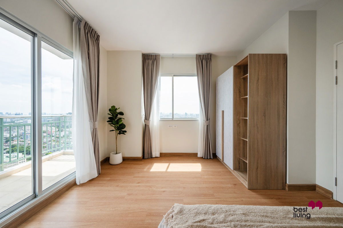 picture Just a 2-minute walk 🎉 to MRT Nonthaburi Civic Center (Purple Line) 🚆 Corner unit with a large layout, spacious balcony, and open skyline view 🌤 - 2/18