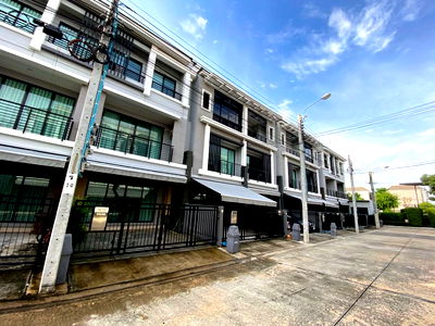 เช่าทาวน์โฮม ถนนสุขสวัสดิ์ : ให้เช่าทาวน์โฮม 3 ชั้น หมู่บ้านบ้านกลางเมืองสุขสวัสดิ์ 3 ห้องนอน 3 ห้องน้ำ พื้นที่ใช้สอย 166 ตร.ม. เฟอร์ครบ ใกล้เซ็นทรัล พระราม 3