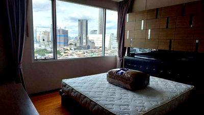 Condos for rent : ST359 Villa Sathorn — High Floor Condo Next to BTS Krung Thonburi, Unblocked City View