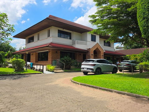 Executive style house with garden for rent in Soi Krungthep Keetha 8 with 3 bedrooms big kitchen nice garden about 400 sq m. partly furnished