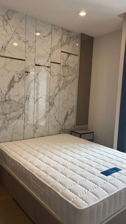 picture Ashton                    Asoke  - 3/8