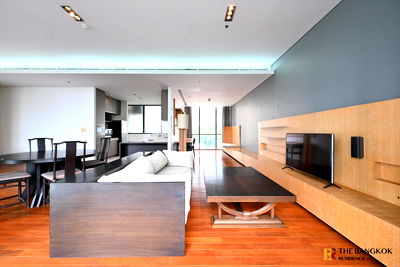 Condos for sale : 🔥🔥Ultimate Luxury Lifestyle with Convenience Domus 16,18 near BTS Asok