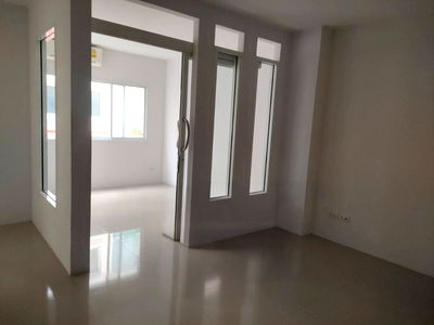 คอนโด แคราย : BB 14873 : เดอะบรีส คอนโดมิเนียม อาคารบี