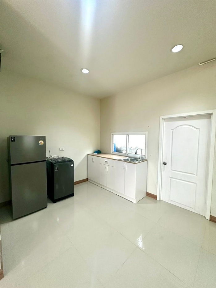 picture 🏡 Large detached house for rent near the Eastern Seaboard Industrial Estate — Ready to move in! Rental price 25,000 baht. - 3/7