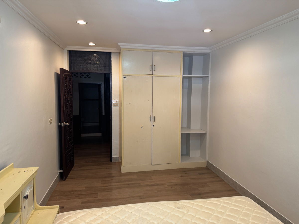 รูป เช่าทาวน์โฮม 5 ชั้น ใจกลางเมือง สาทร 9 สวย พร้อมอยู่ ใกล้ BTS สุรศักดิ์ สนใจแอตไลน์ครับ@841qqlnr - รูปที่ 32/62