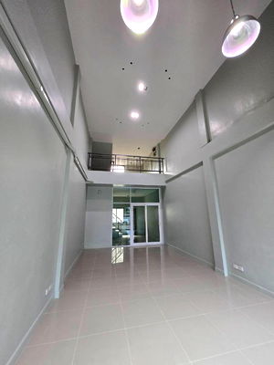 Home office for rent : 🏢✨ Urgent Lease! 3.5-Story Commercial Building (Home Office) B Avenue Watcharapol 24,000 THB FREE Common Fee! Adjacent to Au-ngern Market 🛣️