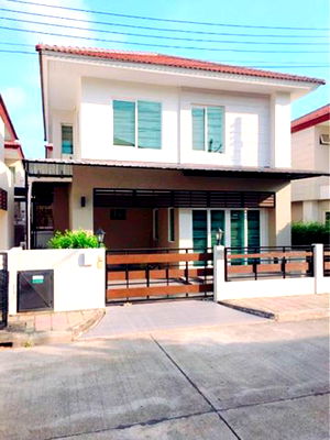 Houses for rent Macro Chiang Mai : A house two storeys for rent with 3 bedrooms,2 toilets and 1 kitchen.