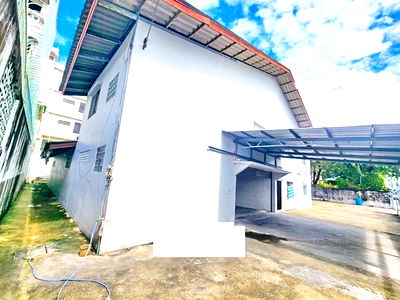 Factory for rent Rattana Bandit University (Rbac) : The Mall Bangkapi 2.5km. Mansion or warehouse 2Storeys 5bed 4bath 800sqm. Pattawikorn Market 3km. MR