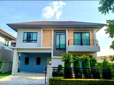 บ้านเดี่ยวให้เช่า : ให้เช่า บ้านเดี่ยว ไลฟ์ บางกอก บลูเลอวาร์ด รามอินทรา 65 | แปลงหน้าสวน ใกล้รถไฟฟ้าสายสีชมพู วัชรพล - คู้บอน | พร้อมอยู่