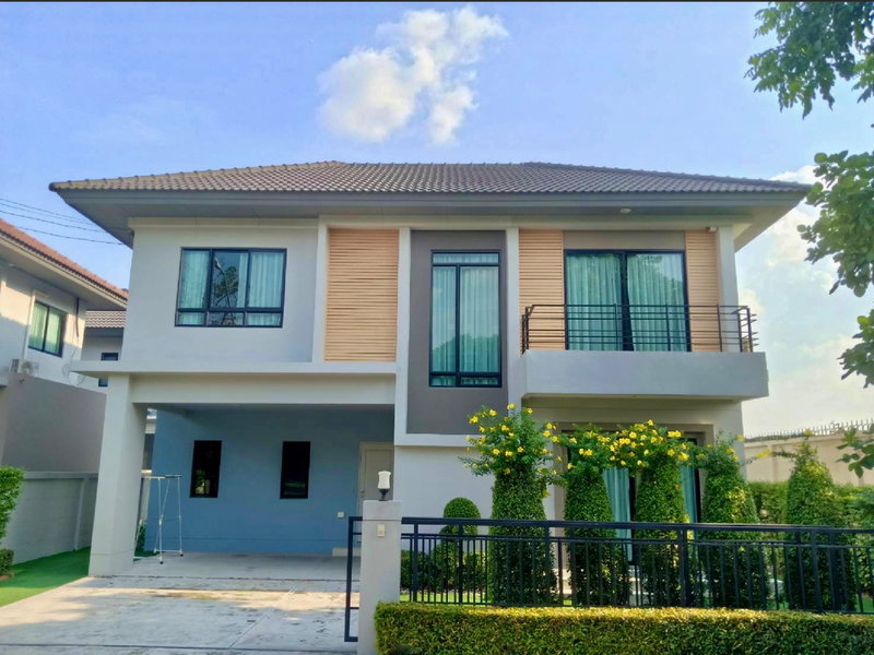 Houses for rent : For Rent: Luxury Single House at Life Bangkok Boulevard Ramintra 65 | Garden-Front Plot | Near Pink Line (Watcharaphon & Kubon Stations) 
