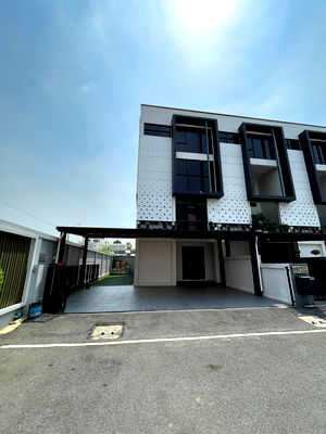 Home office for rent : For rent: The Harmony Ramintra 62, 4-storey townhouse, 48 sqw, 3 bedrooms, corner house for a home office.