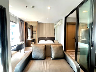 Condos for rent : Fully built-in room at the heart of Rama 9-Life asoke rama9
