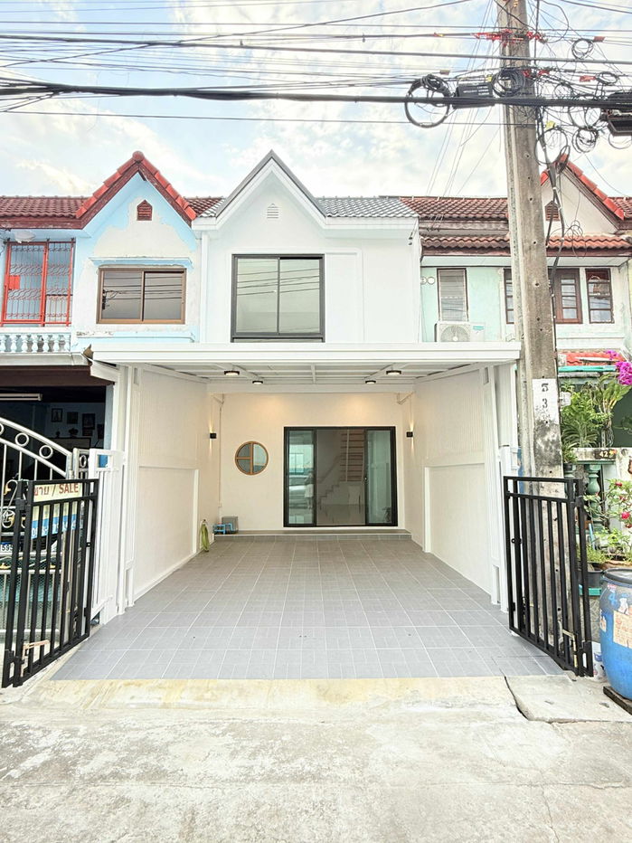 รูป ทาวน์เฮาส์ ตกแต่งใหม่ หมู่บ้านจรัญ 4 วิลล่า บางแวก 53 ใกล้ MRT - รูปที่ 1/10