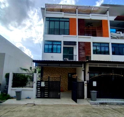 Townhouses for rent : For rent 25,000 baht/month, Six nature townhouse, 3 floors, corner unit, renovated, fully furnished,
