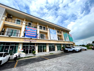 อาคารพาณิชย์ สมุทรปราการ : ขาย โฮมออฟฟิต/อาคารพาณิชย์ โครงการ ริทซ์วิลล์ บ้านเลขที่มงคล ติดถนนซอยเอแบคบางนา มีที่จอดรถเยอะ ใกล้ทางด่วน แหล่งชุมชน