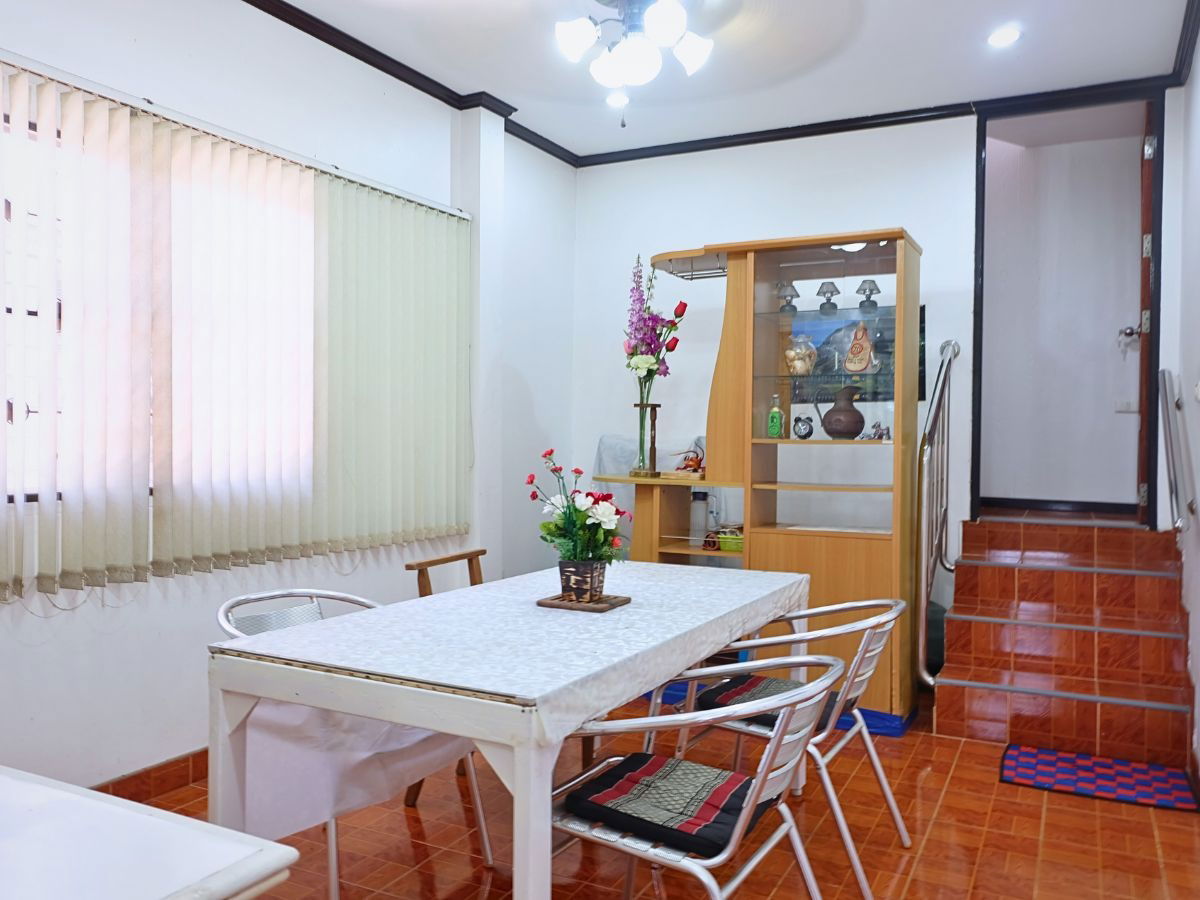 รูป ขายบ้านเดี่ยว 2 ชั้น หมู่บ้านจันทร์หอม (เขาบายศรี เขาชีจรรย์) ต.พลูตาหลวง อ.สัตหีบ 90 ตรว - รูปที่ 9/11