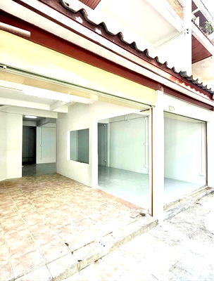 อาคารพาณิชย์ให้เช่า : ให้เช่าอาคารพาณิขย์ 3ชั้น ซอยแจ้งวัฒนะ 4  ซอยอยู่ตรงข้ามม.ราชภัฎพระนคร  มีเซเว่นและรถไฟฟ้าหน้าซอย 100เมตร เหมาะทำธุรกิจ ออฟฟิศ 