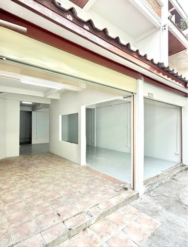 ให้เช่าอาคารพาณิขย์ 3ชั้น ซอยแจ้งวัฒนะ 4 ซอยอยู่ตรงข้ามม.ราชภัฎพระนคร มีเซเว่นและรถไฟฟ้าหน้าซอย 100เมตร เหมาะทำธุรกิจ ออฟฟิศ