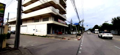 Land for sale Prawet : Sell, buy land, Soi Chaloem Prakiat 9 Soi 61, vacant land 2-2-4 rai, cheap price, interested Line: @951qfbfi