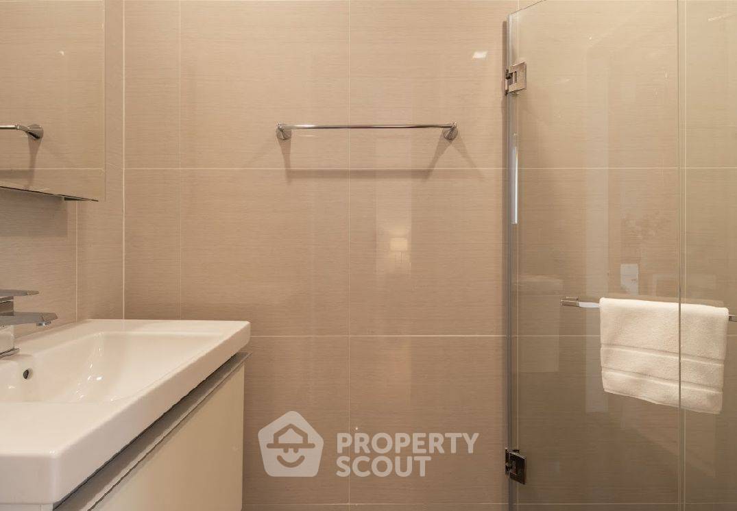 picture Studio Condo at Park Origin Phrom Phong near BTS Phrom Phong (ID 2395422) - 10/12