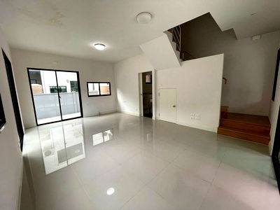 เช่าทาวน์โฮม วิทยาลัยบริหารธุรกิจและการท่องเที่ยวกรุงเทพ : บ้านกลางเมือง รามอินทรา ทำเลศักยภาพ ใกล้ทางด่วนฉลองรัช และแฟชั่นไอส์แลนด์ เดินทางสะดวก เข้า–ออกเมืองง่ายสุดๆ 