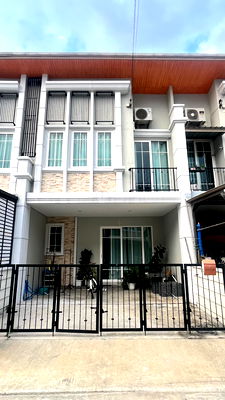 ทาวน์โฮม ถนนพหลโยธิน : ขายทาวน์โฮม 2 ชั้น สภาพดี พร้อมเฟอร์นิเจอร์ในบ้าน