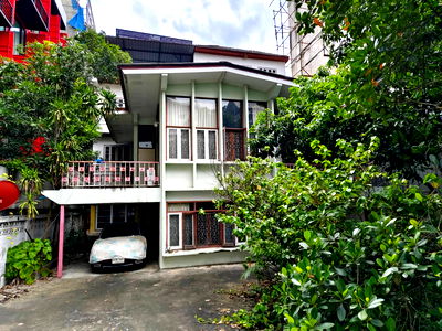 ที่ดิน MRT ศูนย์การประชุมแห่งชาติสิริกิติ์ : ที่ดินพร้อมสิ่งปลูกสร้าง89วา สุขุมวิท22 ซ.สายน้ำทิพย์3