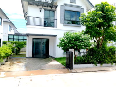 เช่าบ้านเดี่ยว เมืองปทุมธานี ปทุมธานี : 📍 *Modi Villa ราชพฤกษ์–ตัดใหม่* ตรงข้ามไทวัสดุปทุม บรรยากาศร่มรื่น เงียบสงบ 💰 ค่าเช่าเพียง **16,500 บ./เดือน** 