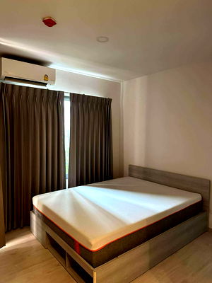 Condos for sale 700 Year Sports Arena Chiang Mai : Escent Patk ville condo for Sale !1 Stuidoroom ,Pool view,next to Centralfestival Chiangmai