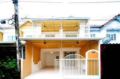 Townhouses for sale : S777 [For Sale] Townhouse, Buathong Village 4 💰 Only 1.79 million baht (Free transfer fee!)